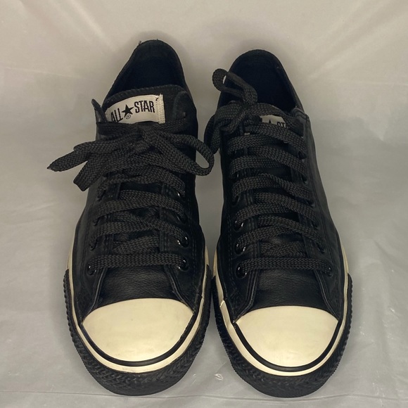 Unisex Black leather low top Converse